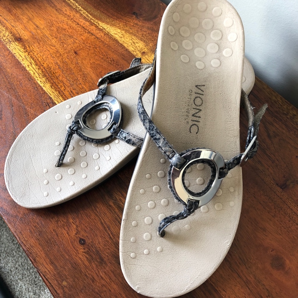 Vionic Contoured footbed sandals